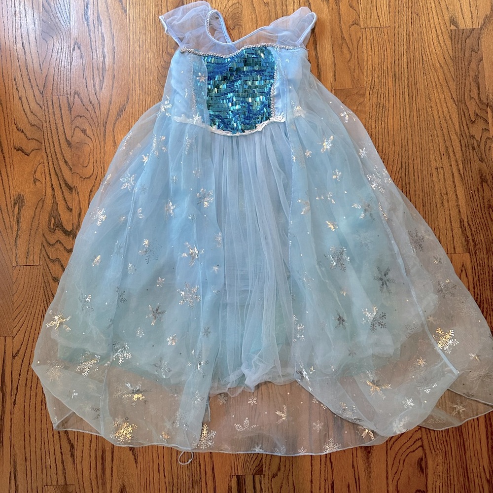 Dress like Queen Elsa for Girls